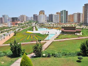 Selçuklu’da parklar güneş enerjisiyle aydınlanıyor
