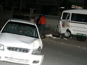 Park halindeki minibüse çarptı