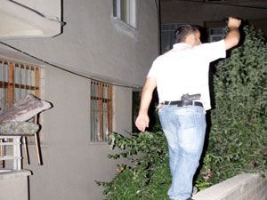 Polis bıçaklı şüpheliyi saatlerce aradı