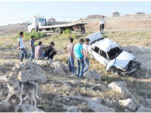 Takla atan otomobilden yara almadan kurtuldular