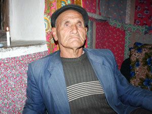 75 yıldır karanlık evde yaşıyor