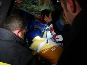 Devrilen Tırda Sıkışan Sürücüyü İtfaiye Kurtardı