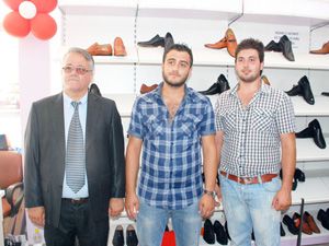 Spor ayakkabıları Depo'da