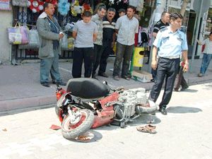 Motosikletli kazada yaralandı
