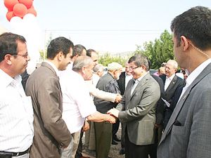 Davutoğlu Güneysınır’da tapu dağıttı
