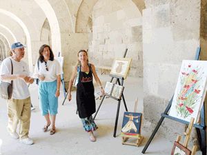 Tarihi handa resim sergisine turist ilgisi