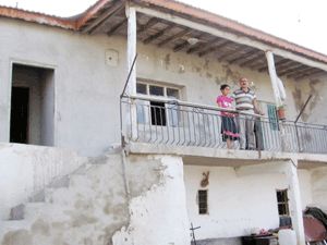 Köy muhtarı yetim çocuklara sahip çıktı