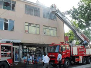 Züccaciye deposunda çıkan yangın korkuttu