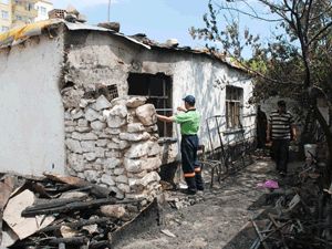 Evi yanan aileye belediye yardımı