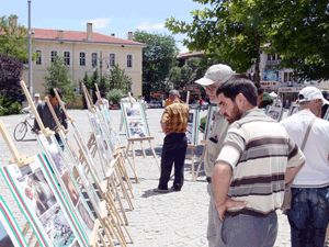 Zulmü fotoğraflarla gösteriyorlar