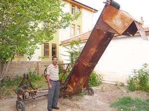 Apartman görevlisi makine icat etti