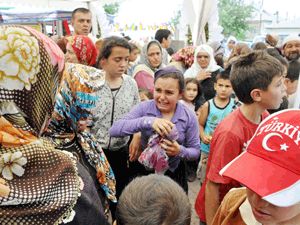 Alışveriş merkezi açılışında çekirdek izdihamı yaşandı