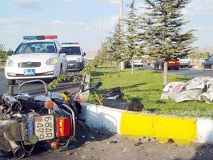 Kamyonetle çarpışan motosiklet sürücüsü öldü