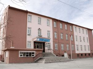 Depremde hasar gören okul yıkılacak