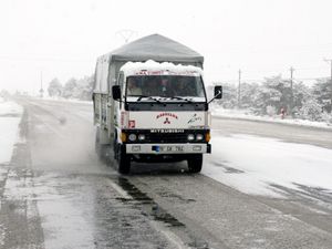 Kar yağışı nedeniyleulaşım güçlükle sağlanıyor