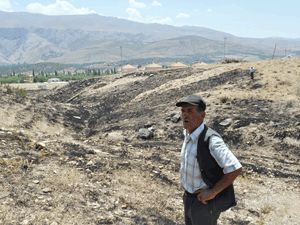Halkapınar’da çalılık alanda yangın çıktı