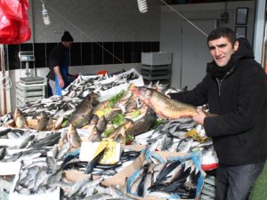 Fırtına, balık fiyatlarını vurdu