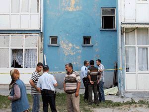 Sofra bezi çırparken düşen genç kız öldü