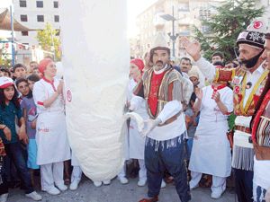 2,5 tonluk dondurma bir saat havada durdu