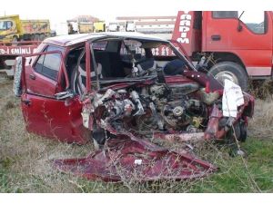 Otomobil Tır’a Arkadan Çarptı: 1 Ölü, 2 Yaralı