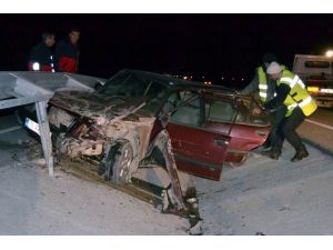 Kulu’da Otomobil Bariyerlere Çarptı: 1 Yaralı