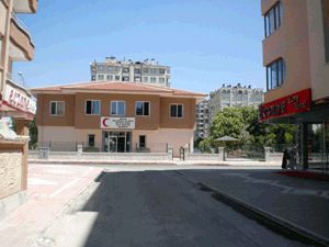 Merkezin girişi niçin sağa kaydırıldı?