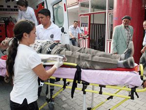 Devrilen motosikletteki iki kişi yaralandı