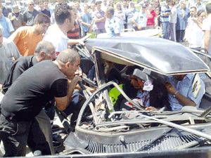 Sıkıştıkları araçta 26 metre sürüklendiler