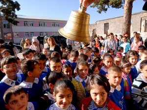 Öğrenciler Yarın Ders Başı Yapacak