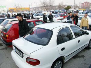 Oto pazarlarında bakıcı çok, alıcı yok