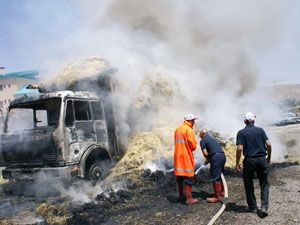 Kamyonun içinde yanarak can verdi