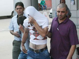 Kurdukları iskeleyle ev soyan hırsızlar tutuklandı