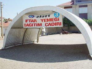 AKSEV Akşehir'de 3 iftar çadırı kurdu