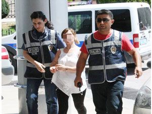 Hamile kadına uyuşturucu taşıttılar