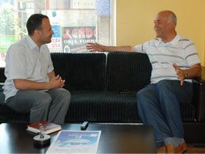 Halkın içinde olmalı