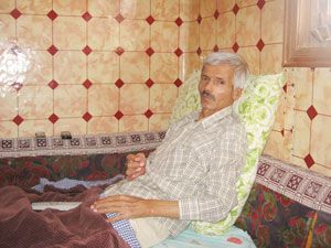 3 çocuk babasının tek istediği akülü araba