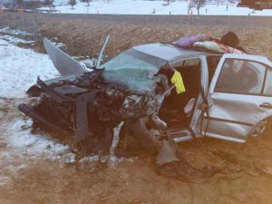 Konya'da kamyonla otomobil çarpıştı: 5 yaralı