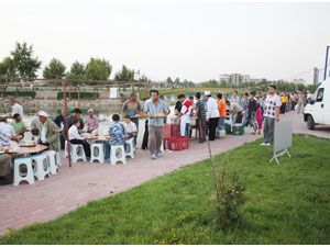 Beyşehir’de göl kıyısında iftar açıyorlar