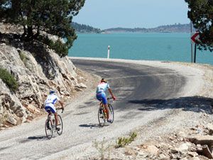 Kurucuova sahil yolunda iyileştirme çalışmaları