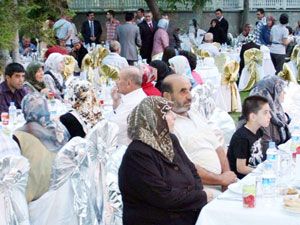Vali’den anlamlı iftar