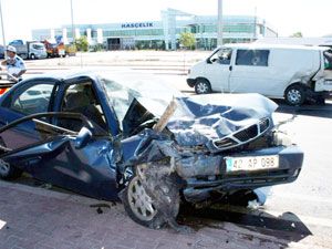 Virajı alamayınca, şarampole yuvarlandı