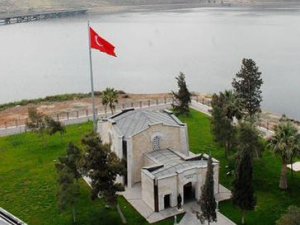 Süleyman Şah türbesi bombalanıp yıkıldı