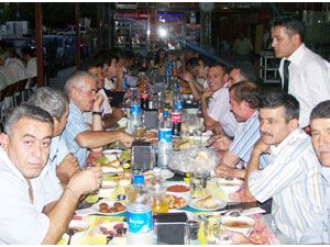 Demokrat Parti iftar yemeği verdi