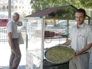 Simitçi Ramazan’da tatlıcı