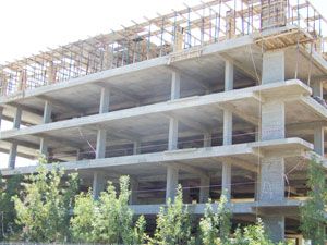 Çalıştığı inşaatın 5. katından düşen işçi öldü