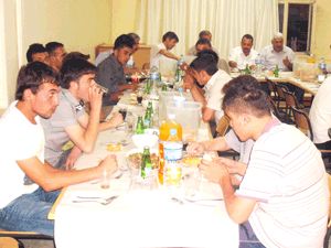 Başkan Çökgel’den sporculara iftar yemeği