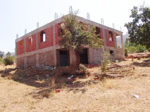 Akşehir'de camii inşaatı yarım kaldı