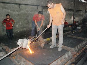 Ateşe karşı çalışıyorlar
