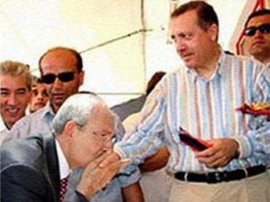 Kılıçdaroğlu'na Erdoğan'ın elini öptürdüler
