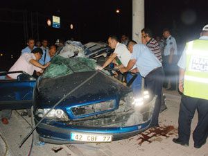 Hurdaya dönen araçta can pazarı